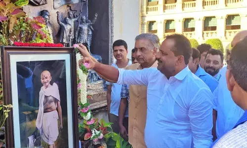 ವಿಧಾನ ಸೌಧದ ಆವರಣದಲ್ಲಿ ಅಹಿಂಸಾ ದೀಪ ಉದ್ಘಾಟಿಸಿದ ಸ್ಪೀಕರ್ ಯು.ಟಿ ಖಾದರ್, ಬಸವರಾಜ ಹೊರಟ್ಟಿ