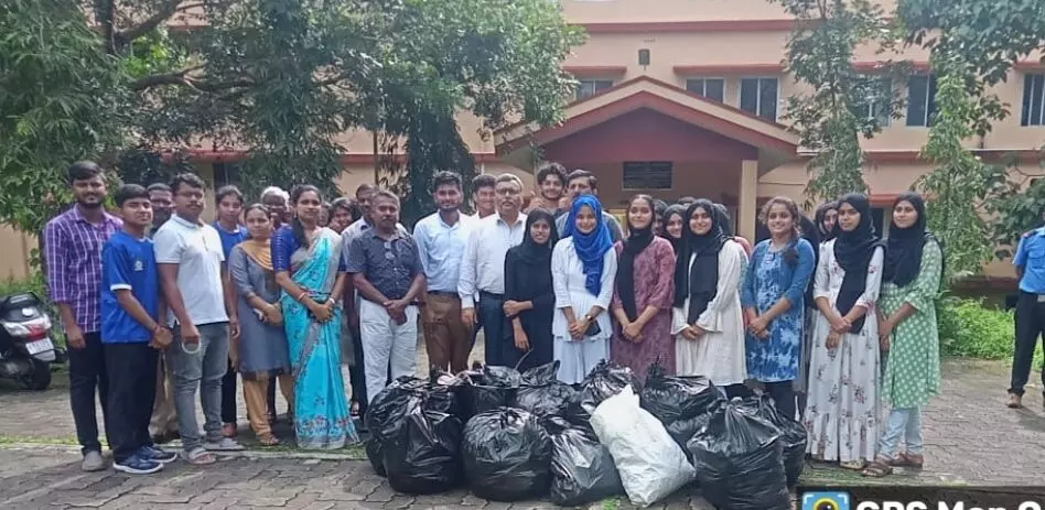 ಗಾಂಧಿ ಜಯಂತಿ ಪ್ರಯುಕ್ತ ಮಂಗಳೂರು ವಿವಿಯಲ್ಲಿ ಸ್ವಚ್ಛತಾ ಕಾರ್ಯಕ್ರಮ