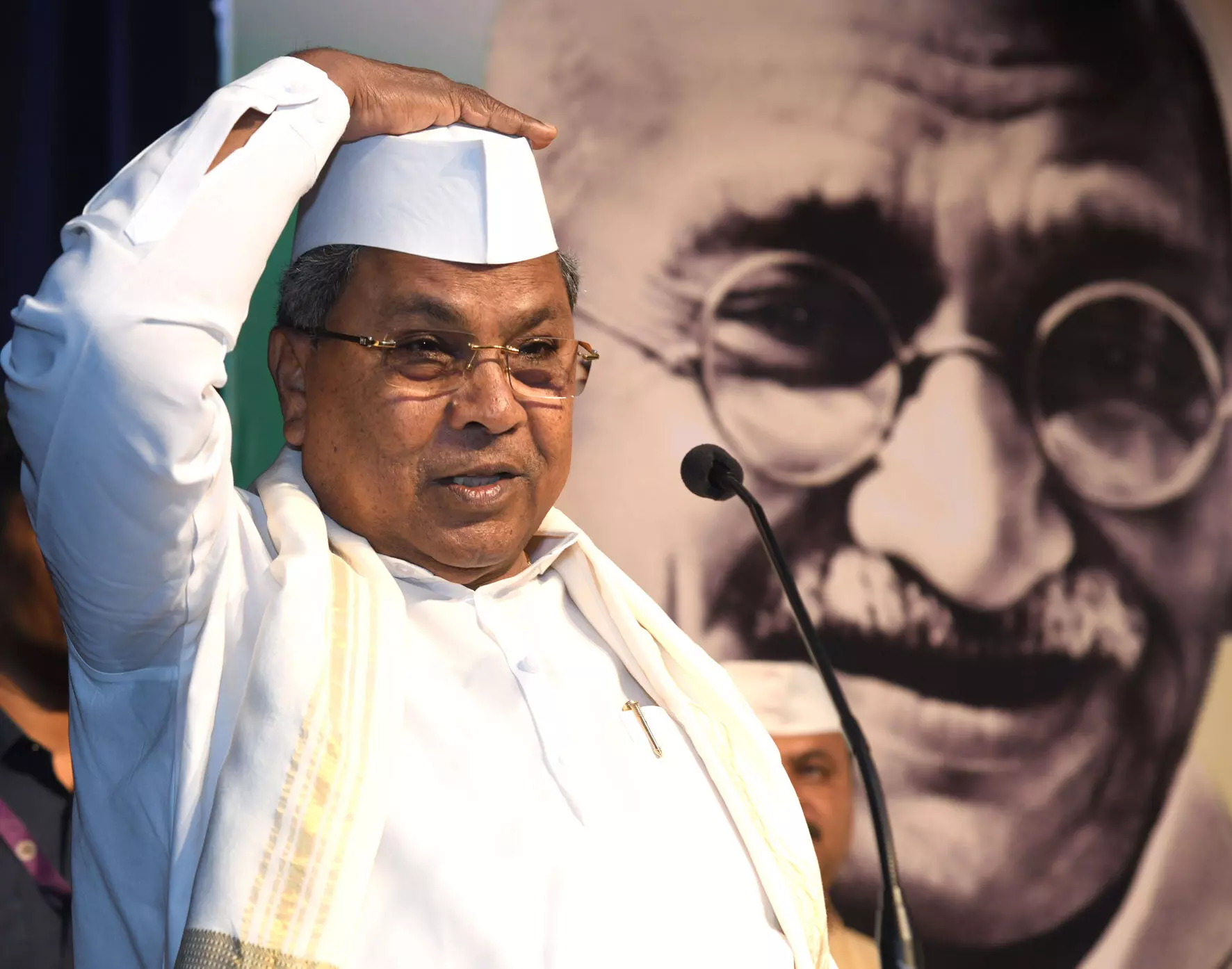 ಮಹಾತ್ಮ ಗಾಂಧಿ ಅಹಿಂಸೆ ಮೂಲಕವೇ ವಿಶ್ವವನ್ನು ತಲುಪಿದರು: ಸಿಎಂ ಸಿದ್ದರಾಮಯ್ಯ