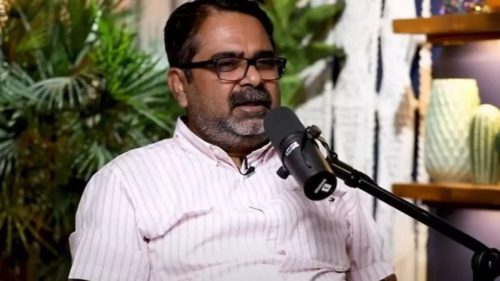 ಸಂವಿಧಾನ ವಿಸರ್ಜಿಸಿ ಮೋದಿ ಕಿರೀಟ ಹಾಕುವ ಸಮಯ ಬಂದಿದೆ : ಇತಿಹಾಸ ಶಿಕ್ಷಕರ ಹೇಳಿಕೆ ವೈರಲ್ ಸಂವಿಧಾನ ವಿಸರ್ಜಿಸಿ ಮೋದಿ ಕಿರೀಟ ಹಾಕುವ ಸಮಯ ಬಂದಿದೆ : ಇತಿಹಾಸ ಶಿಕ್ಷಕರ ಹೇಳಿಕೆ ವೈರಲ್