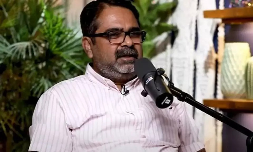 ಸಂವಿಧಾನ ವಿಸರ್ಜಿಸಿ ಮೋದಿ ಕಿರೀಟ ಹಾಕುವ ಸಮಯ ಬಂದಿದೆ : ಇತಿಹಾಸ ಶಿಕ್ಷಕರ ಹೇಳಿಕೆ ವೈರಲ್