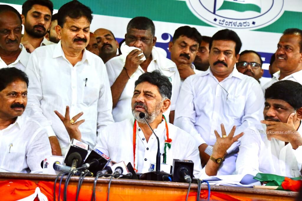 ದೇವೇಗೌಡರೇ, ನಿಮ್ಮ ಪುತ್ರ ಪದೇ ಪದೇ ಪಕ್ಷ ವಿಸರ್ಜನೆ ಮಾಡುತ್ತೇನೆ ಎಂದರೆ JDS ಕಾರ್ಯಕರ್ತರು ಎಲ್ಲಿ ಹೋಗಬೇಕು?: ಡಿಕೆಶಿ ಪ್ರಶ್ನೆ