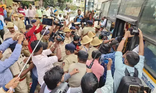 ‘ಚಳವಳಿಗಳು’ ಫ್ರೀಡಂ ಪಾರ್ಕ್‍ಗೆ ಸೀಮಿತ ಆದೇಶ ಹಿಂಪಡೆಯಲು ಆಗ್ರಹಿಸಿ ಹೋರಾಟ: ಹಲವರು ಪೊಲೀಸ್ ವಶಕ್ಕೆ