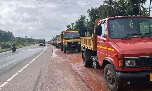 ಕಟ್ಟಡ ಸಾಮಗ್ರಿ ಸಾಗಾಟ ಲಾರಿ ಮುಷ್ಕರ: ಉಡುಪಿ ಜಿಲ್ಲೆಯಾದ್ಯಂತ ರಸ್ತೆ ಬದಿ ನಿಲ್ಲಿಸಿದ್ದ ವಾಹನಗಳ ತೆರವು