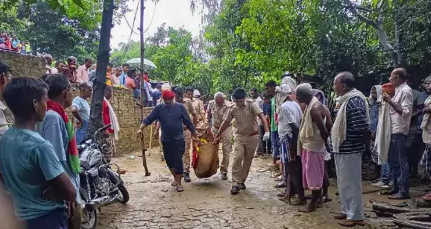 ಉ.ಪ್ರ.: ಜಮೀನು ವಿವಾದದಲ್ಲಿ 6 ಮಂದಿಯ ಭೀಕರ ಹತ್ಯೆ ಉ.ಪ್ರ.: ಜಮೀನು ವಿವಾದದಲ್ಲಿ 6 ಮಂದಿಯ ಭೀಕರ ಹತ್ಯೆ