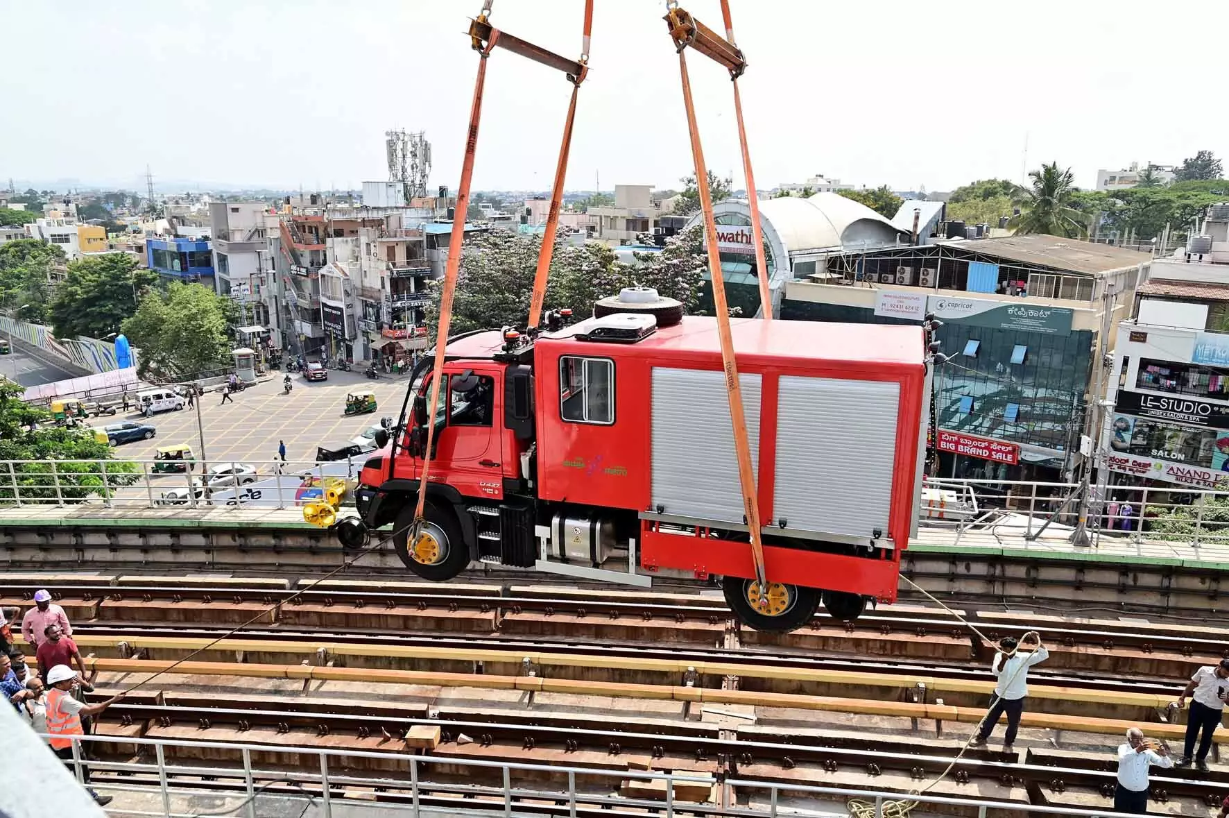 Namma Metro | ಹಳಿ ತಪ್ಪಿದ್ದ ರಸ್ತೆ-ರೈಲು ವಾಹನ ಶಿಫ್ಟ್