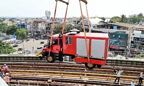 Namma Metro | ಹಳಿ ತಪ್ಪಿದ್ದ ರಸ್ತೆ-ರೈಲು ವಾಹನ ಶಿಫ್ಟ್