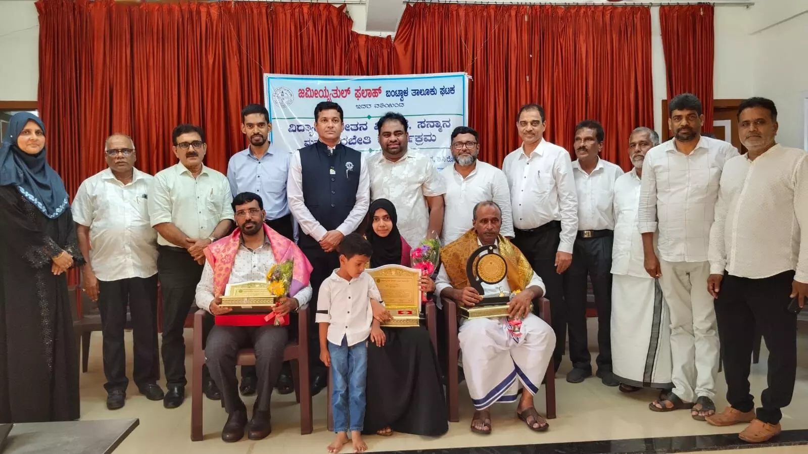 ಬಂಟ್ವಾಳ: ಜಮೀಯತುಲ್ ಫಲಾಹ್ ವತಿಯಿಂದ ವಿದ್ಯಾರ್ಥಿ ವೇತನ ವಿತರಣೆ, ಸನ್ಮಾನ ಹಾಗೂ ತರಬೇತಿ ಕಾರ್ಯಕ್ರಮ ಬಂಟ್ವಾಳ: ಜಮೀಯತುಲ್ ಫಲಾಹ್ ವತಿಯಿಂದ ವಿದ್ಯಾರ್ಥಿ ವೇತನ ವಿತರಣೆ, ಸನ್ಮಾನ ಹಾಗೂ ತರಬೇತಿ ಕಾರ್ಯಕ್ರಮ