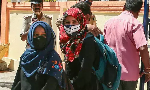 ನಮ್ಮ ಪಕ್ಷದಿಂದಾಗಿ ಮುಸ್ಲಿಂ ಹೆಣ್ಣುಮಕ್ಕಳು ಹಿಜಾಬ್ ತೊರೆಯುತ್ತಿದ್ದಾರೆ ಎಂದ ಸಿಪಿಎಂ ನಾಯಕ!