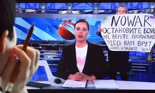 ಉಕ್ರೇನ್ ಯುದ್ಧ ವಿರೋಧಿಸಿದ್ದ ರಶ್ಯ ಪತ್ರಕರ್ತೆಗೆ 8 ವರ್ಷ ಜೈಲು