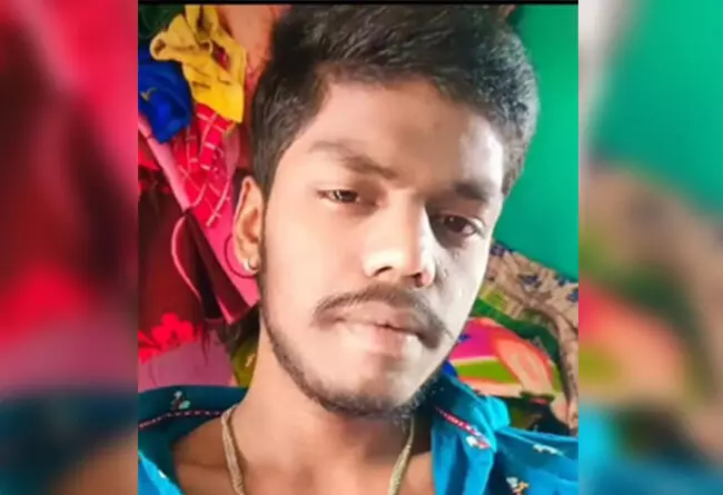 ಬೈಕ್ ಗೆ ಅಪರಿಚಿತ ವಾಹನ ಢಿಕ್ಕಿ; ಯುವಕ ಸ್ಥಳದಲ್ಲೇ ಮೃತ್ಯು ಬೈಕ್ ಗೆ ಅಪರಿಚಿತ ವಾಹನ ಢಿಕ್ಕಿ; ಯುವಕ ಸ್ಥಳದಲ್ಲೇ ಮೃತ್ಯು