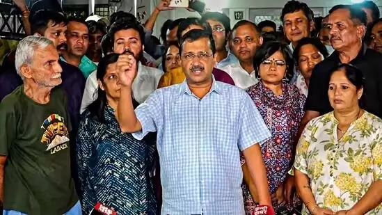 ಸಂಜಯ್ ಸಿಂಗ್ ಬಂಧನ  ಬಿಜೆಪಿ ಕೇಂದ್ರ ಕಚೇರಿ ಹೊರಗೆ ಆಪ್ ಪ್ರತಿಭಟನೆ