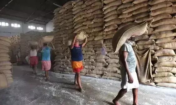 ಅಕ್ಕಿ ರಫ್ತಿಗೆ ಭಾರತದ ನಿರ್ಬಂಧ; ಅಕ್ಕಿ ದಾಸ್ತಾನಿಗೆ ಮಲೇಶಿಯನ್ನರ ಧಾವಂತ