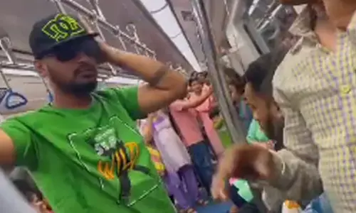 ʼನಮ್ಮ ಮೆಟ್ರೋʼ ರೈಲಿನಲ್ಲಿ ಮೂರ್ಛೆ ಬಂದಂತೆ ನಟನೆ: ಯೂಟ್ಯೂಬರ್ ವಿರುದ್ಧ ಪ್ರಕರಣ ದಾಖಲು