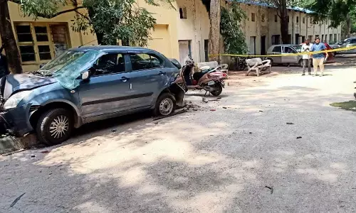 ಬೆಂಗಳೂರಿನ ಮಹಾರಾಣಿ ಕ್ಲಸ್ಟರ್ ಕಾಲೇಜು ಆವರಣದಲ್ಲಿ ಅಪಘಾತ; ಇಬ್ಬರು ವಿದ್ಯಾರ್ಥಿನಿಯರಿಗೆ ಗಂಭೀರ ಗಾಯ