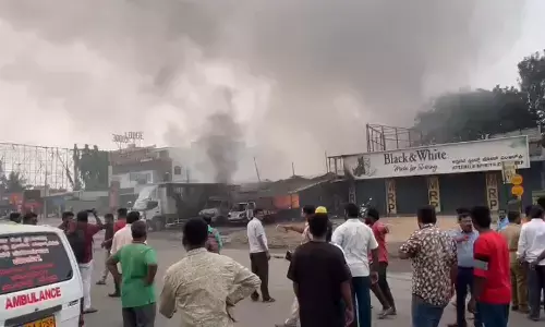 ಬೆಂಗಳೂರು | ಆನೇಕಲ್ ಬಳಿ ಪಟಾಕಿ‌ ಮಳಿಗೆಯಲ್ಲಿ ಬೆಂಕಿ ಅವಘಡ;  7 ಮಂದಿ ಮೃತ್ಯು