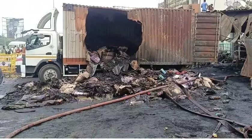 ಅತ್ತಿಬೆಲೆ ಪಟಾಕಿ ದುರಂತ: ಮೃತ ಕಾರ್ಮಿಕರೆಲ್ಲರೂ ಪದವೀಧರರು! ಅತ್ತಿಬೆಲೆ ಪಟಾಕಿ ದುರಂತ: ಮೃತ ಕಾರ್ಮಿಕರೆಲ್ಲರೂ ಪದವೀಧರರು!