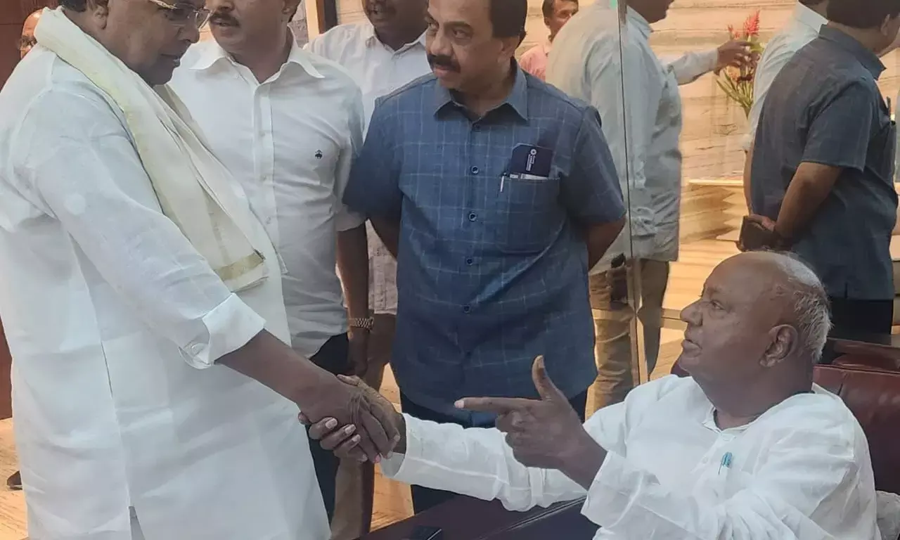 ಮುಖ್ಯಮಂತ್ರಿ ಸಿದ್ದರಾಮಯ್ಯ, ಮಾಜಿ ಪ್ರಧಾನಿ ದೇವೇಗೌಡ ಮುಖಾಮುಖಿ