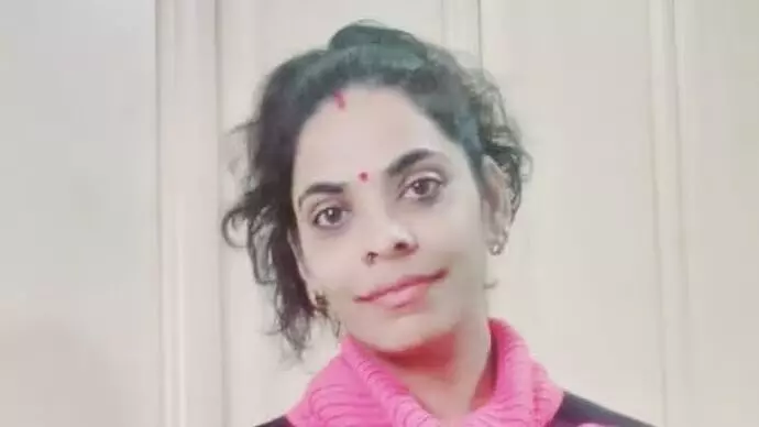 ಪತಿಯೊಂದಿಗೆ ವೀಡಿಯೊ ಕರೆಯಲ್ಲಿ ನಿರತ ಕೇರಳದ ನರ್ಸ್ ಗೆ ಗಾಯ ಪತಿಯೊಂದಿಗೆ ವೀಡಿಯೊ ಕರೆಯಲ್ಲಿ ನಿರತ ಕೇರಳದ ನರ್ಸ್ ಗೆ ಗಾಯ