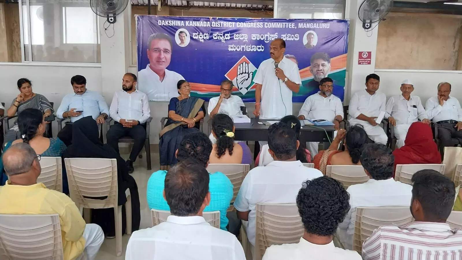 ಬೂತ್ ಮಟ್ಟದಲ್ಲಿ ಕಾಂಗ್ರೆಸ್ ಪಕ್ಷವನ್ನು ಸಂಘಟಿಸಲು ದ.ಕ. ಜಿಲ್ಲಾಧ್ಯಕ್ಷ ಹರೀಶ್ ಕುಮಾರ್ ಕರೆ ಬೂತ್ ಮಟ್ಟದಲ್ಲಿ ಕಾಂಗ್ರೆಸ್ ಪಕ್ಷವನ್ನು ಸಂಘಟಿಸಲು ದ.ಕ. ಜಿಲ್ಲಾಧ್ಯಕ್ಷ ಹರೀಶ್ ಕುಮಾರ್ ಕರೆ