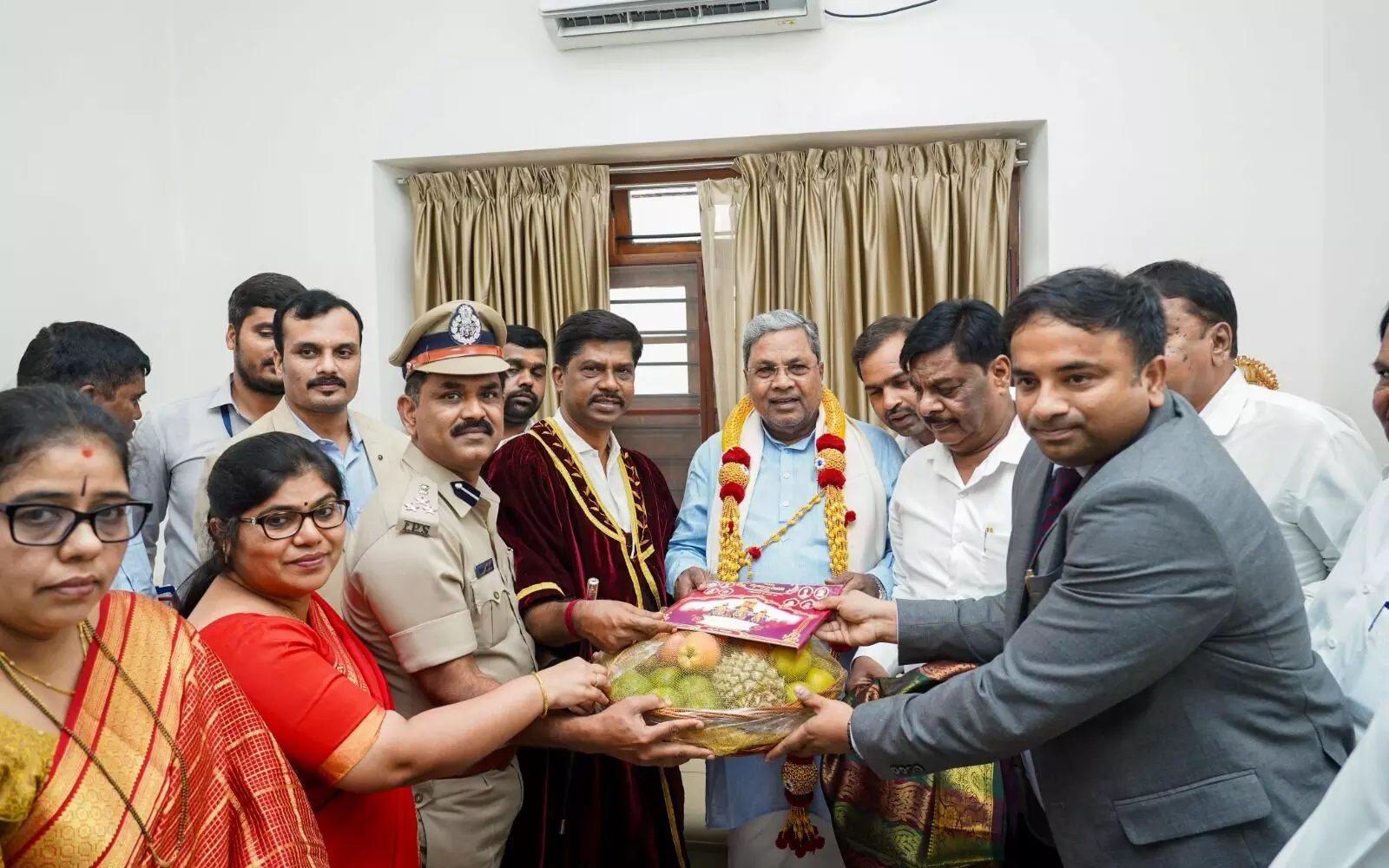 ಮೈಸೂರು ದಸರಾ | ಸಿಎಂ ಸಿದ್ದರಾಮಯ್ಯಗೆ ಅಧಿಕೃತ ಆಹ್ವಾನ ನೀಡಿದ ಸಚಿವ ಎಚ್.ಸಿ.ಮಹದೇವಪ್ಪ