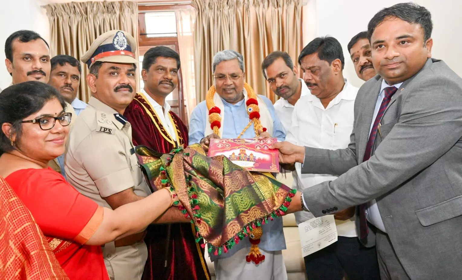 ಅಪ್ಪನ ಹೆಗಲ ಮೇಲೆ ಕುಳಿತು ದಸರಾ ನೋಡುತ್ತಿದ್ದೆ: ಬಾಲ್ಯದ ದಿನಗಳನ್ನು ನೆನಪಿಸಿಕೊಂಡ ಸಿಎಂ