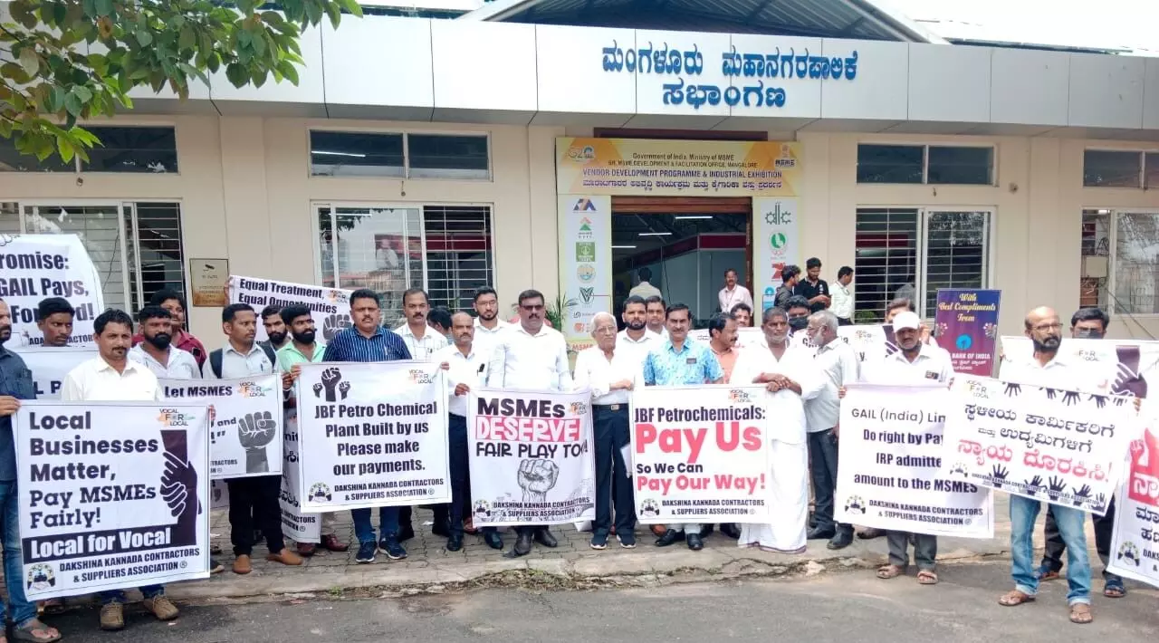 ಎಂಎಸ್ಎಂಇಗೆ ಗೈಲ್ನಿಂದ 44 ಕೋಟಿ ರೂ. ಬಾಕಿ: ದ.ಕ. ಗುತ್ತಿಗೆದಾರರು, ಪೂರೈಕೆದಾರರ ಸಂಘ ಪಾವತಿಗೆ ಆಗ್ರಹ ಎಂಎಸ್ಎಂಇಗೆ ಗೈಲ್ನಿಂದ 44 ಕೋಟಿ ರೂ. ಬಾಕಿ: ದ.ಕ. ಗುತ್ತಿಗೆದಾರರು, ಪೂರೈಕೆದಾರರ ಸಂಘ ಪಾವತಿಗೆ ಆಗ್ರಹ