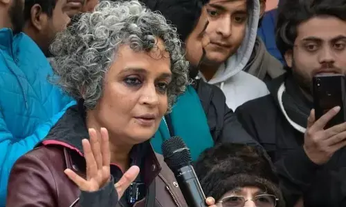 ಅರುಂಧತಿ ರಾಯ್‌ ವಿರುದ್ಧ 13 ವರ್ಷ ಹಳೆಯ ಪ್ರಕರಣದಲ್ಲಿ ಕಾನೂನು ಕ್ರಮಕ್ಕೆ ಅನುಮತಿ ನೀಡಿದ ದಿಲ್ಲಿ ಲೆಫ್ಟಿನೆಂಟ್‌ ಗವರ್ನರ್‌