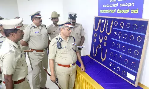 ಕೆಲಸ ಮಾಡುತ್ತಿದ್ದ ಮಳಿಗೆಯಲ್ಲೇ ಚಿನ್ನಾಭರಣ ದೋಚಿದ್ದ ಇಬ್ಬರು ಆರೋಪಿಗಳ ಸೆರೆ