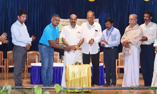 ಕೃಷಿಯೊಂದಿಗೆ ವಾಣಿಜ್ಯ ಬೆಳೆ ಬೆಳೆಸಿ: ಡಾ.ಧನಂಜಯ