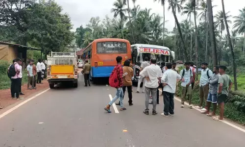 ವಿಟ್ಲ : ಖಾಸಗಿ ಬಸ್ - ಕೆ.ಎಸ್.ಆರ್.ಟಿ.ಸಿ ಬಸ್ ನಡುವೆ ಢಿಕ್ಕಿ
