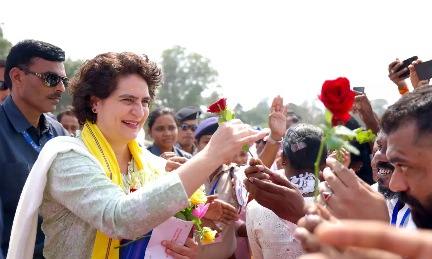 ಮಧ್ಯಪ್ರದೇಶ: 500 ರೂ. ಗೆ ಸಿಲಿಂಡರ್, ಉಚಿತ ಶಿಕ್ಷಣ, ಜಾತಿ ಗಣತಿಯ ಭರವಸೆ ನೀಡಿದ ಪ್ರಿಯಾಂಕಾ ಗಾಂಧಿ