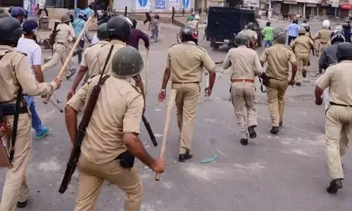 ಲಾಠಿಯಲ್ಲಿ ಜನರ ಪೃಷ್ಠಕ್ಕೆ ಥಳಿಸುವುದು ಕಿರುಕುಳವಲ್ಲ: ಗುಜರಾತ್ ಹೈಕೋರ್ಟ್ ಗೆ ತಿಳಿಸಿದ ಪೊಲೀಸರು