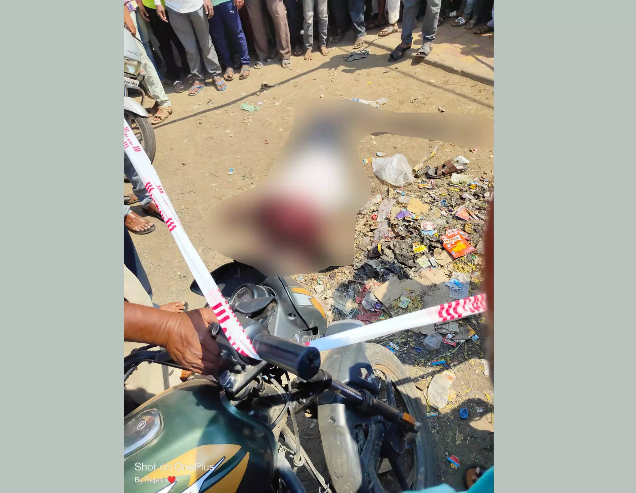 ಕಲಬುರಗಿ: ಹಾಡಹಗಲೇ ಗ್ರಾಪಂ ಅಧ್ಯಕ್ಷನ ಬರ್ಬರ ಹತ್ಯೆ ಕಲಬುರಗಿ: ಹಾಡಹಗಲೇ ಗ್ರಾಪಂ ಅಧ್ಯಕ್ಷನ ಬರ್ಬರ ಹತ್ಯೆ