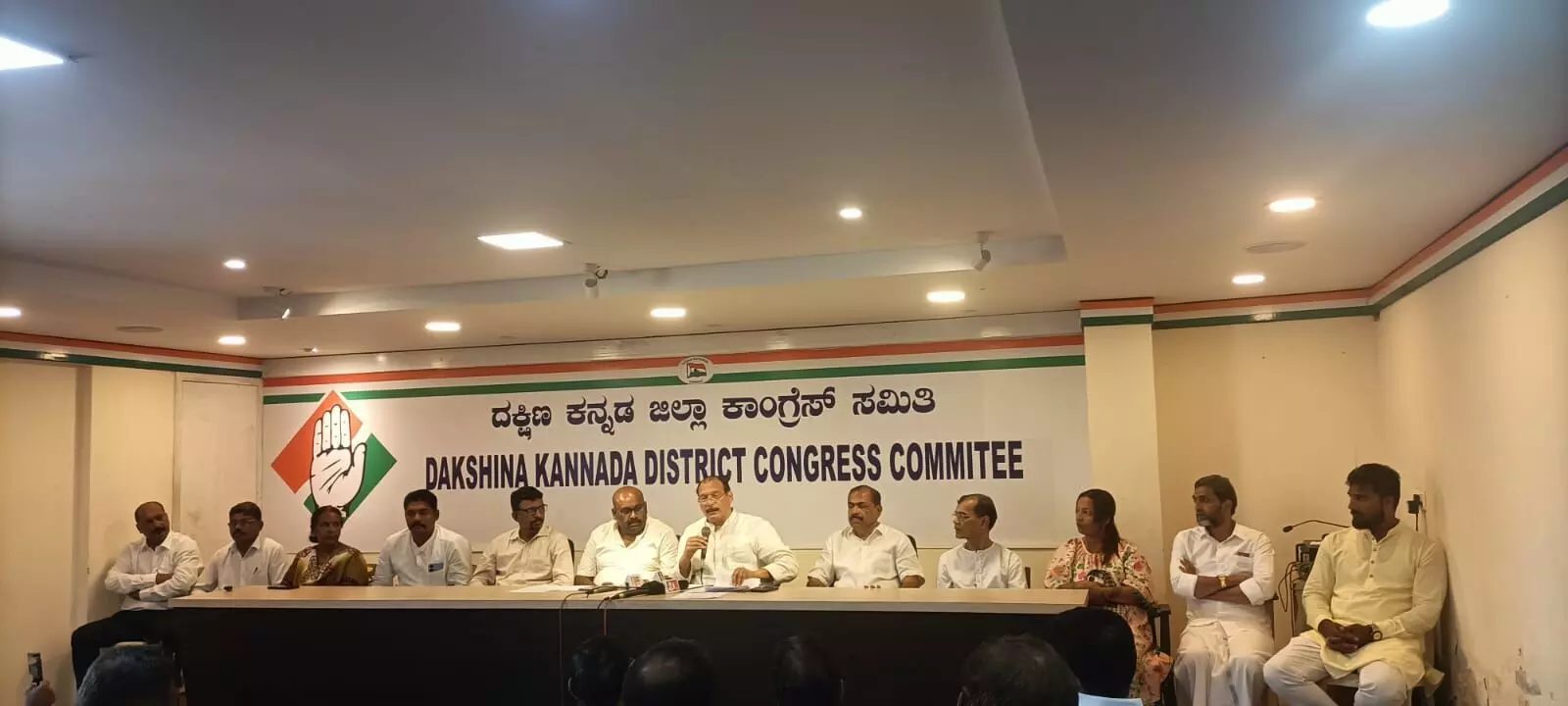 5 ತಿಂಗಳಲ್ಲಿ ಬಜೆಟ್ ಘೋಷಣೆ ಕಾರ್ಯರೂಪಕ್ಕೆ; ಬಿಜೆಪಿ ಶಾಸಕರ ಆರೋಪಕ್ಕೆ ಐವನ್ ಪ್ರತ್ಯುತ್ತರ 5 ತಿಂಗಳಲ್ಲಿ ಬಜೆಟ್ ಘೋಷಣೆ ಕಾರ್ಯರೂಪಕ್ಕೆ; ಬಿಜೆಪಿ ಶಾಸಕರ ಆರೋಪಕ್ಕೆ ಐವನ್ ಪ್ರತ್ಯುತ್ತರ