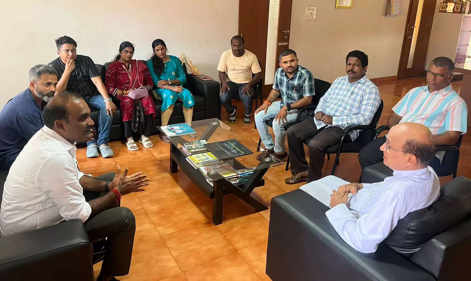 ಇಸ್ರೇಲ್ ಯುದ್ಧ: ಉಡುಪಿ ಶಾಸಕರಿಂದ ಬಿಷಪ್ ಭೇಟಿ