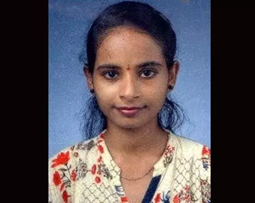 ನದಿಗೆ ಹಾರಿ ಯುವತಿ ಆತ್ಮಹತ್ಯೆ