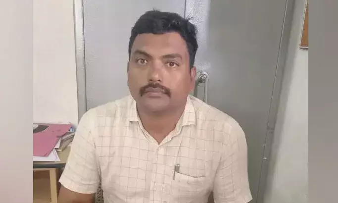 ಶಿವಮೊಗ್ಗ: ಸ್ಮಶಾನದಲ್ಲಿ ಲಂಚ ಪಡೆಯುತ್ತಿದ್ದ ಅಧಿಕಾರಿ ಲೋಕಾಯುಕ್ತ ಬಲೆಗೆ