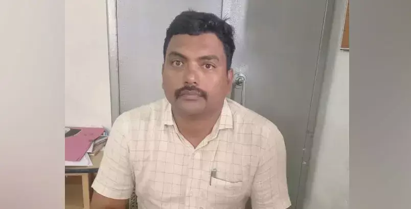 ಶಿವಮೊಗ್ಗ: ಸ್ಮಶಾನದಲ್ಲಿ ಲಂಚ ಪಡೆಯುತ್ತಿದ್ದ ಅಧಿಕಾರಿ ಲೋಕಾಯುಕ್ತ ಬಲೆಗೆ