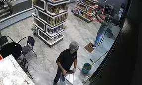 ಮುಂಬೈ ಬಳಿ ಮಳಿಗೆಯೊಂದರ ಸಿಬ್ಬಂದಿಗೆ ಗನ್ ಗುರಿಯಿಟ್ಟ ದುಷ್ಕರ್ಮಿ