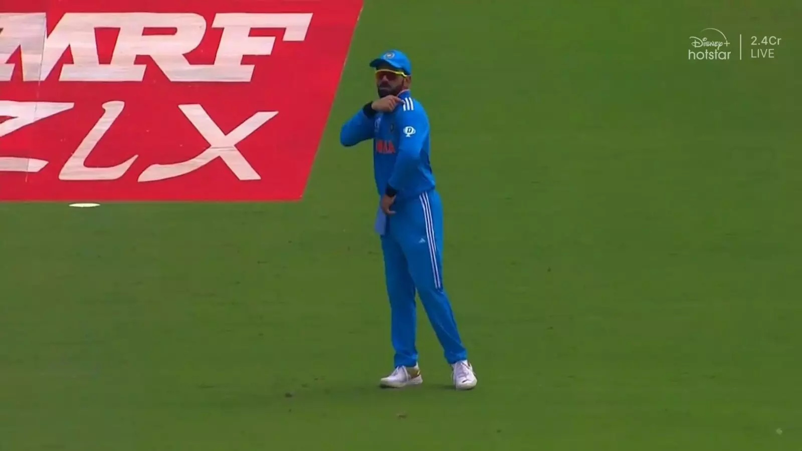 ಪಾಕ್‌ ವಿರುದ್ಧದ ವಿಶ್ವಕಪ್‌ ಪಂದ್ಯಕ್ಕೆ ತಪ್ಪಾದ ಜರ್ಸಿ ಧರಿಸಿ ಬಂದ ವಿರಾಟ್‌ ಕೊಹ್ಲಿ!