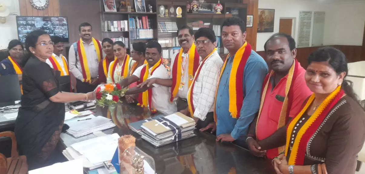 ಕೆಎಸ್ಆರ್ಟಿಸಿ ಬಸ್ ನಿಲ್ದಾಣದಲ್ಲಿ ಹೋಟೆಲ್ ವ್ಯವಸ್ಥೆಗೆ ಕರವೇ ಮನವಿ ಕೆಎಸ್ಆರ್ಟಿಸಿ ಬಸ್ ನಿಲ್ದಾಣದಲ್ಲಿ ಹೋಟೆಲ್ ವ್ಯವಸ್ಥೆಗೆ ಕರವೇ ಮನವಿ