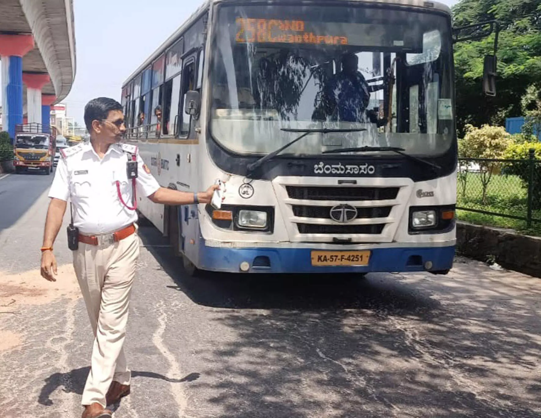 ಬಿಎಂಟಿಸಿ ಬಸ್ ಹರಿದು ಕಾಲೇಜು ವಿದ್ಯಾರ್ಥಿ ಮೃತ್ಯು ಬಿಎಂಟಿಸಿ ಬಸ್ ಹರಿದು ಕಾಲೇಜು ವಿದ್ಯಾರ್ಥಿ ಮೃತ್ಯು