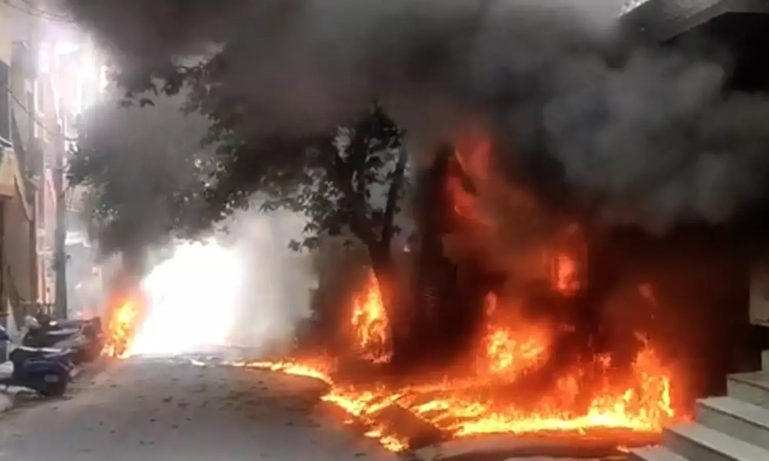 ಬೆಂಗಳೂರಿನಲ್ಲಿ ಮತ್ತೊಂದು ಅಗ್ನಿ ಅವಘಡ; 8 ಬೈಕ್‌ಗಳು ಅಗ್ನಿಗಾಹುತಿ