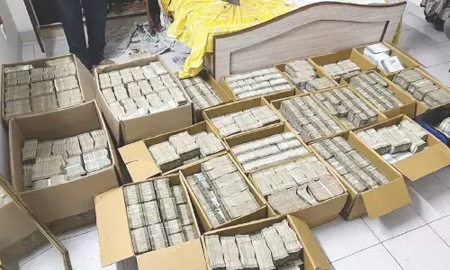 42 ಕೋಟಿ ರೂ.ನಗದು ಪತ್ತೆ ಪ್ರಕರಣ: ಆದಾಯ ದಾಖಲೆ ಉಲ್ಲೇಖಿಸುವಂತೆ ನೋಟಿಸ್