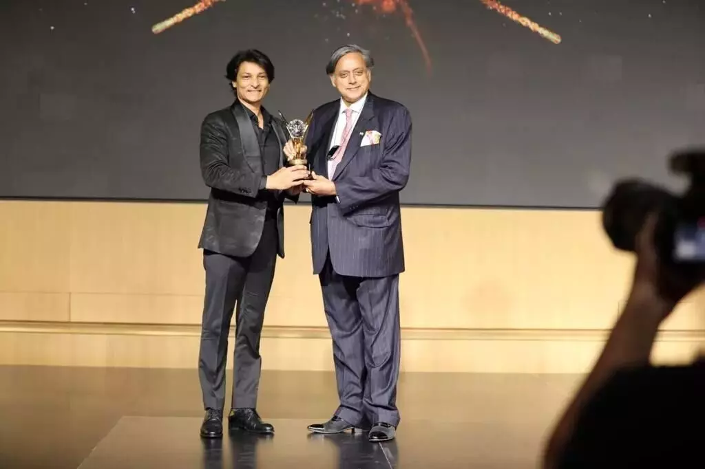 ದುಬೈ: ಎನ್ಆರ್ಐ ಉದ್ಯಮಿ ನಾಸಿರ್ ಸೈಯದ್ಗೆ ಐಕನ್ಸ್ ಆಫ್ ಯುಎಇ ಅವಾರ್ಡ್ ದುಬೈ: ಎನ್ಆರ್ಐ ಉದ್ಯಮಿ ನಾಸಿರ್ ಸೈಯದ್ಗೆ ಐಕನ್ಸ್ ಆಫ್ ಯುಎಇ ಅವಾರ್ಡ್