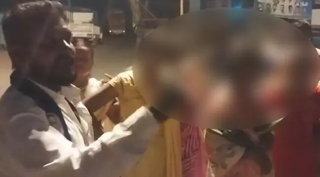 ಮಹಿಳೆಗೆ ಚಪ್ಪಲಿ ಹಾರ ಹಾಕಿ ಮೆರವಣಿಗೆ: ಪ್ರಕರಣ ದಾಖಲು ಮಹಿಳೆಗೆ ಚಪ್ಪಲಿ ಹಾರ ಹಾಕಿ ಮೆರವಣಿಗೆ: ಪ್ರಕರಣ ದಾಖಲು