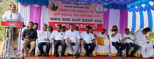 ಬೈಲೂರು: ಪರಶುರಾಮನ ಕಂಚಿನ ಪ್ರತಿಮೆ ಬದಲು ಫೈಬರ್ ಪ್ರತಿಮೆ ಬೈಲೂರು: ಪರಶುರಾಮನ ಕಂಚಿನ ಪ್ರತಿಮೆ ಬದಲು ಫೈಬರ್ ಪ್ರತಿಮೆ