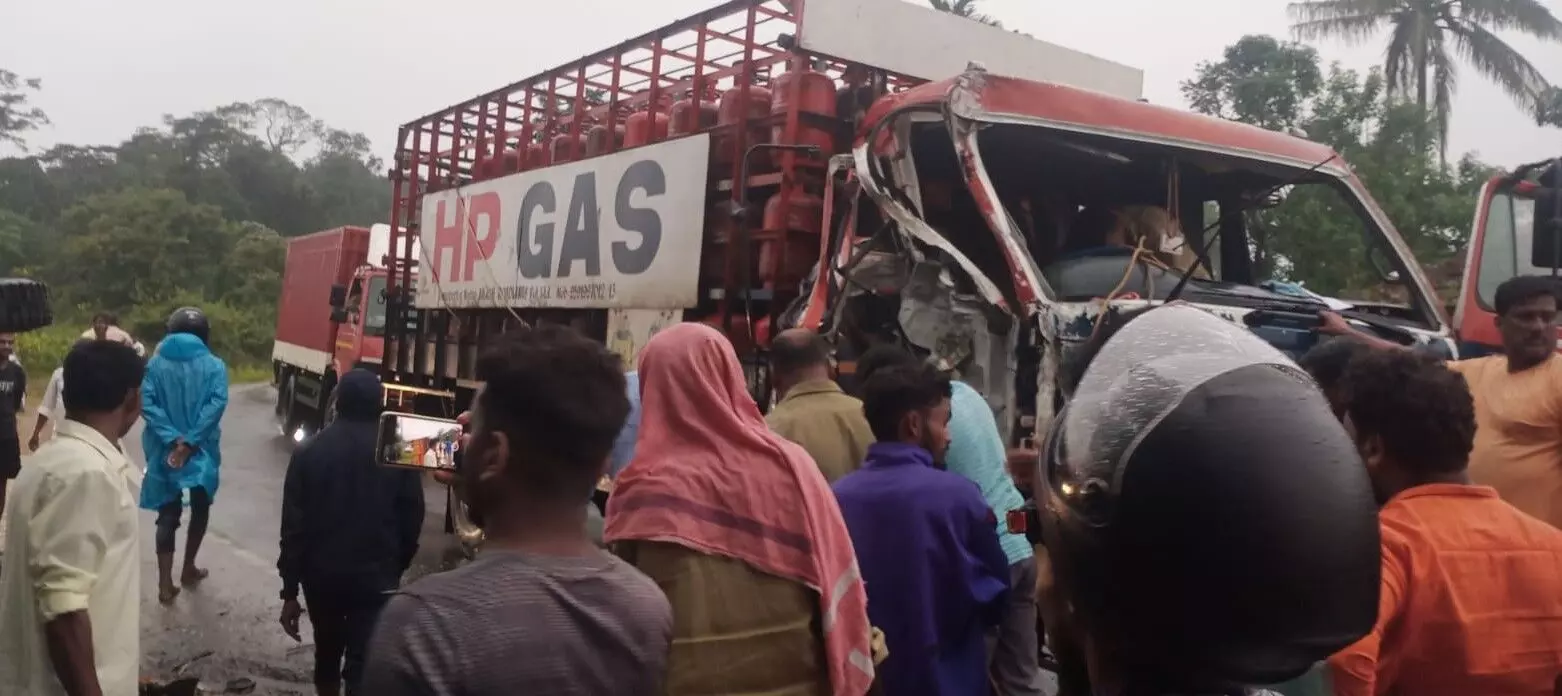 ಕೊಟ್ಟಿಗೆಹಾರ: ಸಿಲಿಂಡರ್ ಸಾಗಾಟದ ಲಾರಿ - ಟೆಂಪೋ ಮುಖಾಮುಖಿ ಢಿಕ್ಕಿ; ಚಾಲಕರಿಗೆ ಗಾಯ