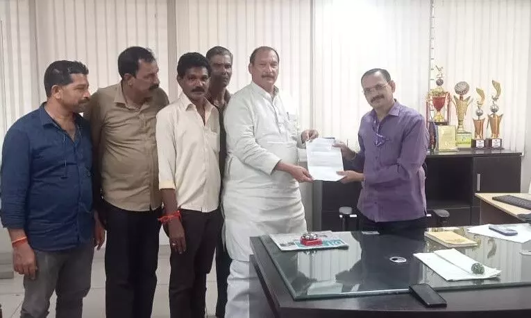 ಐವನ್ ಡಿ ಸೋಜ ನೇತೃತ್ವದ ನಿಯೋಗ ಆರ್ಟಿಒ ಭೇಟಿ ಐವನ್ ಡಿ ಸೋಜ ನೇತೃತ್ವದ ನಿಯೋಗ ಆರ್ಟಿಒ ಭೇಟಿ